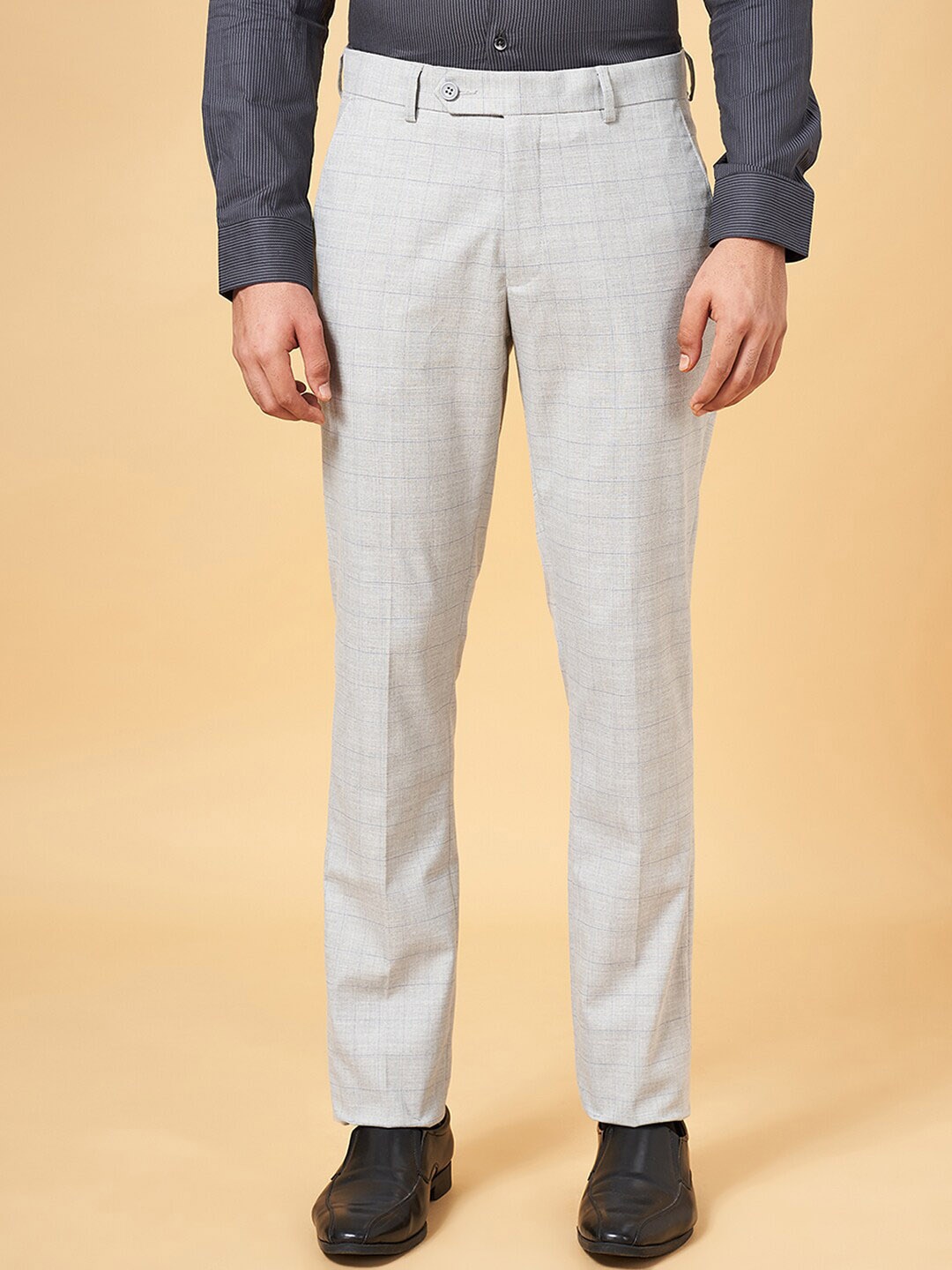 

Peregrine by Pantaloons Men Mid-Rise Checked Slim Fit Trousers, Grey