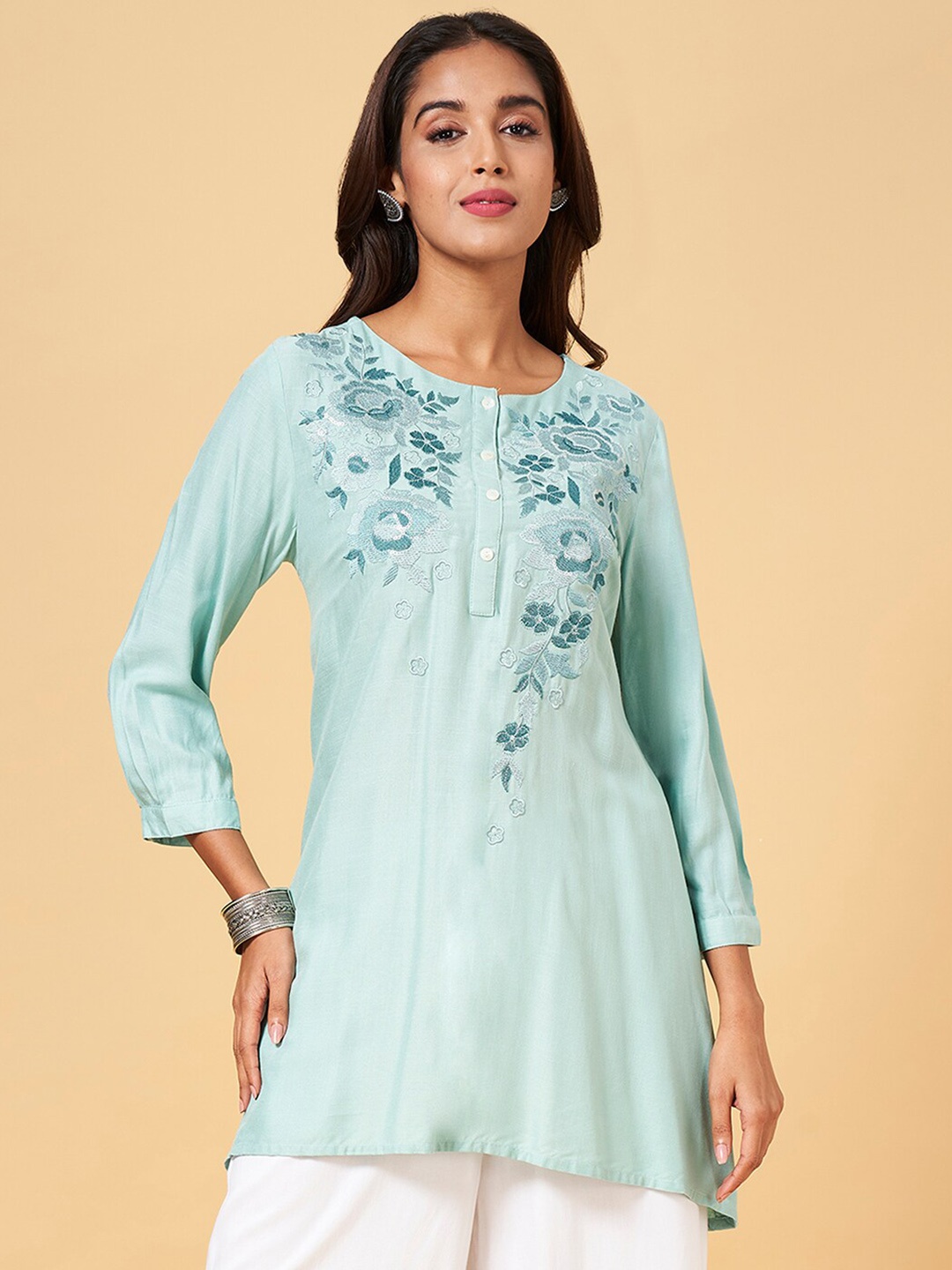 

RANGMANCH BY PANTALOONS Floral Embroidered Kurti, Blue