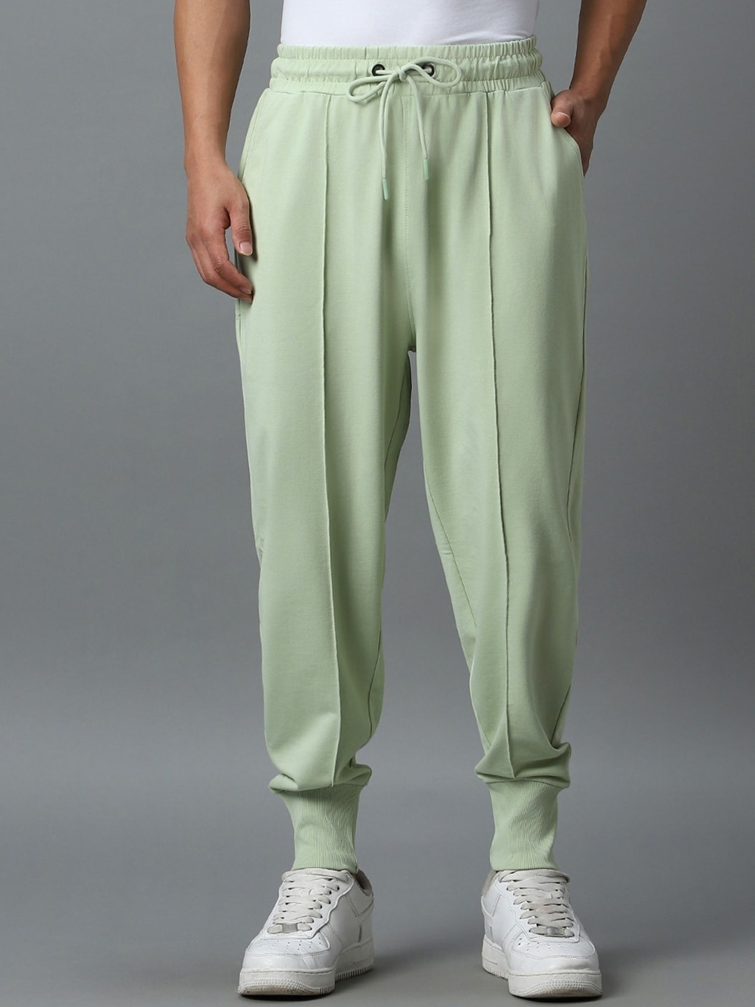 

Bewakoof Air 1.0 Men Oversized Cotton Relaxed-Fit Joggers, Green