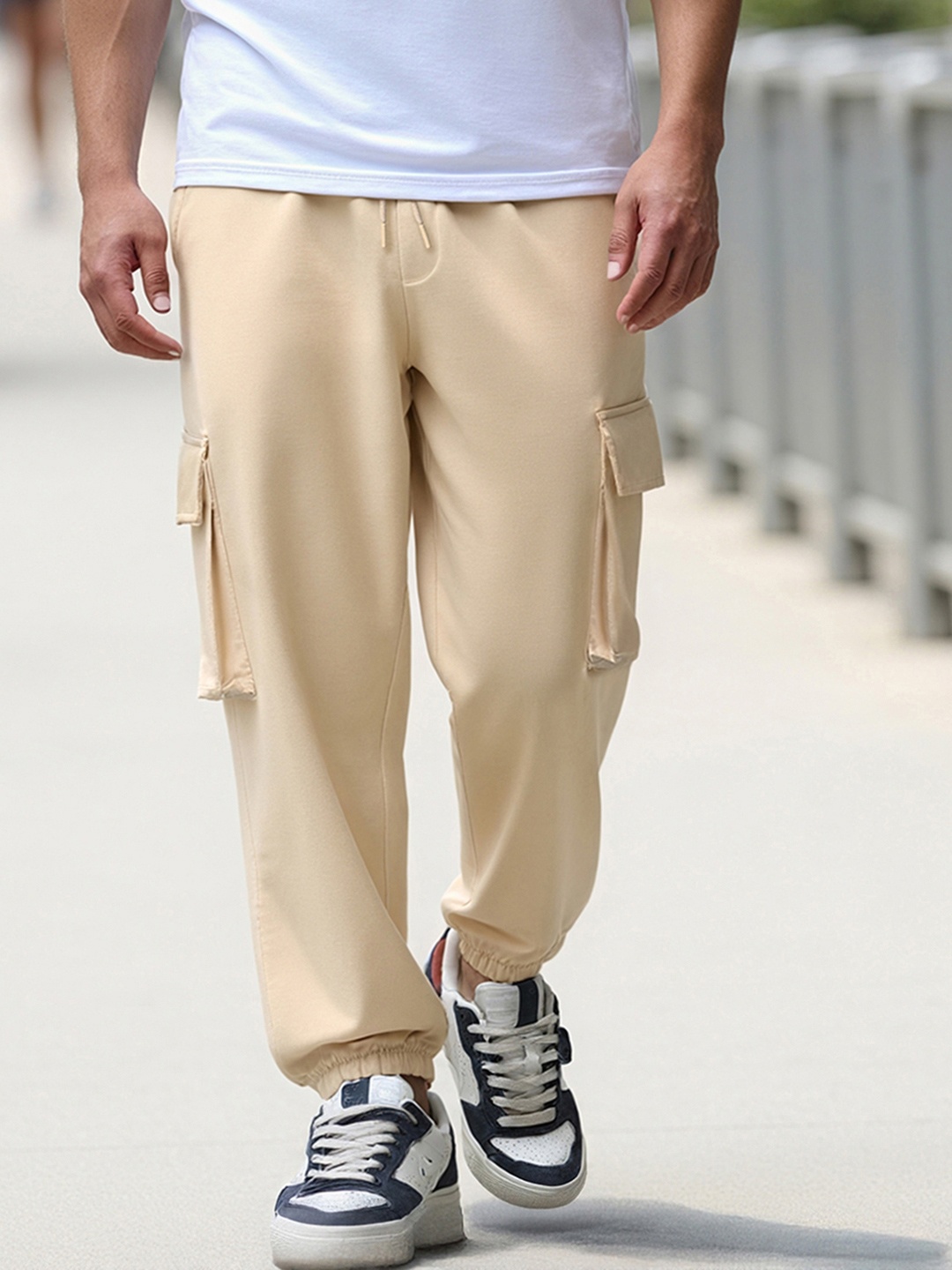

Bewakoof Air 1.0 Men Oversized Cargo Joggers, Beige