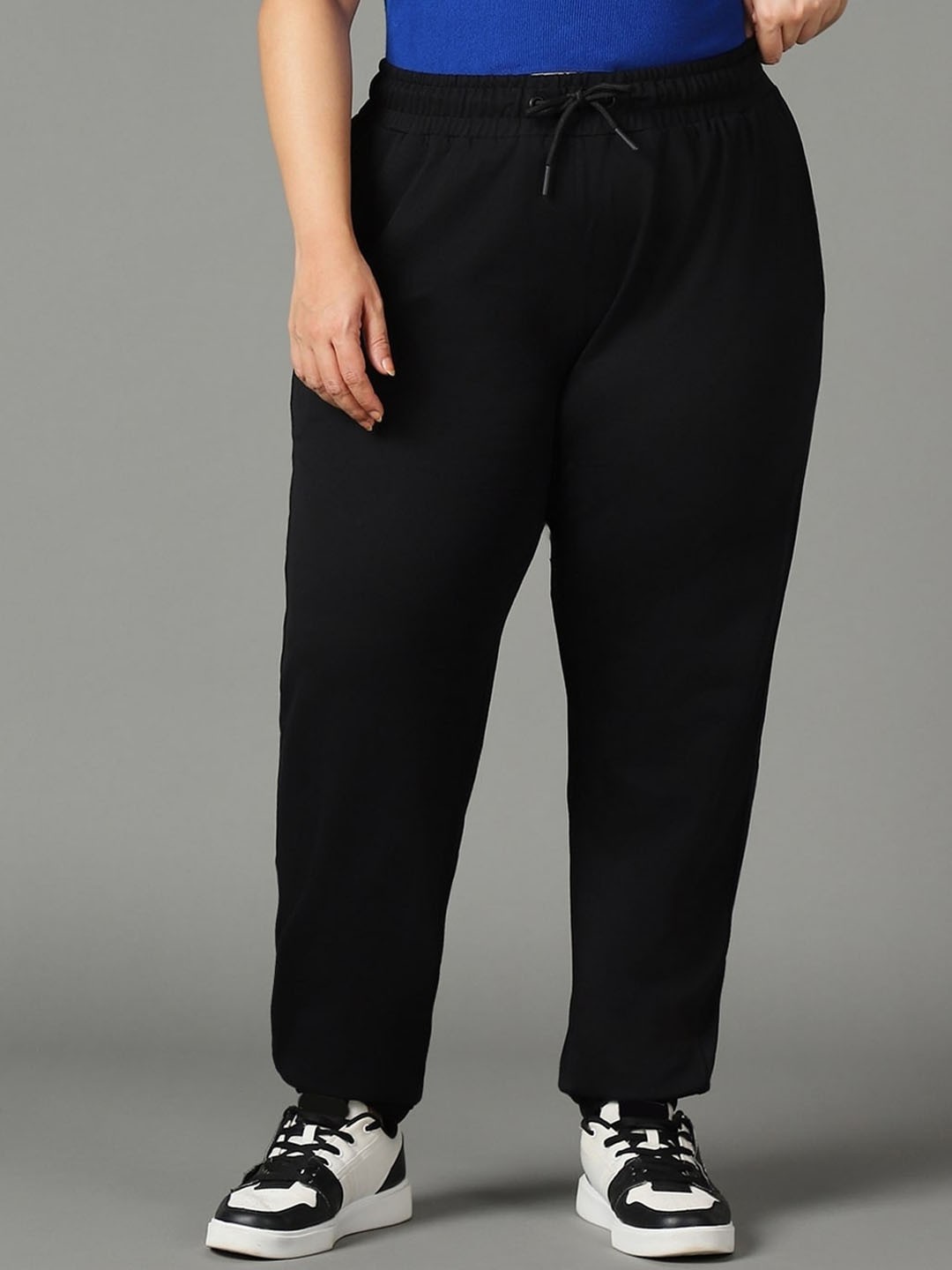 

Bewakoof AIR Plus Size Women Mid Rise Oversized Cotton Cargo Joggers, Black