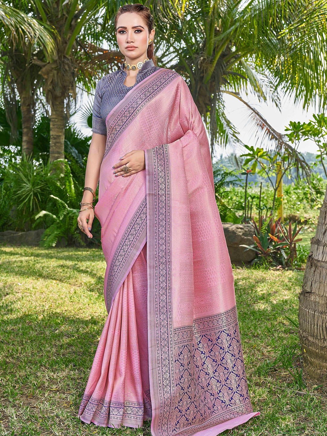 

Ariya Prints Ethnic Motifs Woven Design Silk Blend Banarasi Saree, Pink