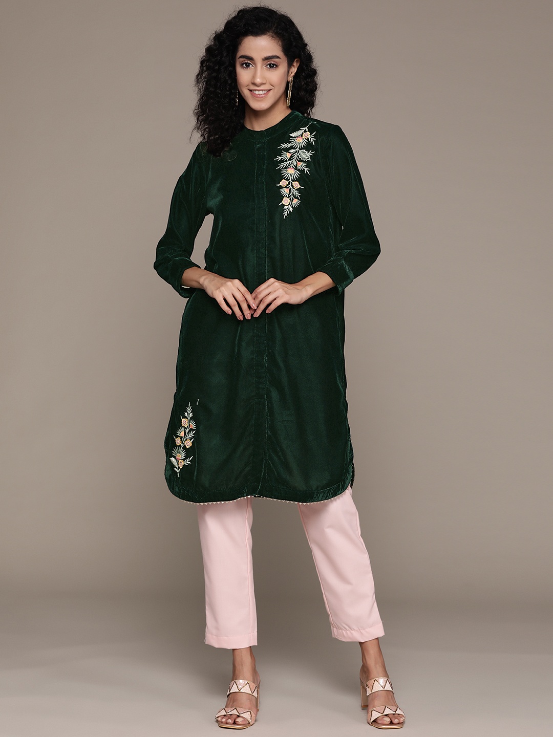 

aarke Ritu Kumar Women Floral Embroidered Gotta Patti Velvet Kurta, Green