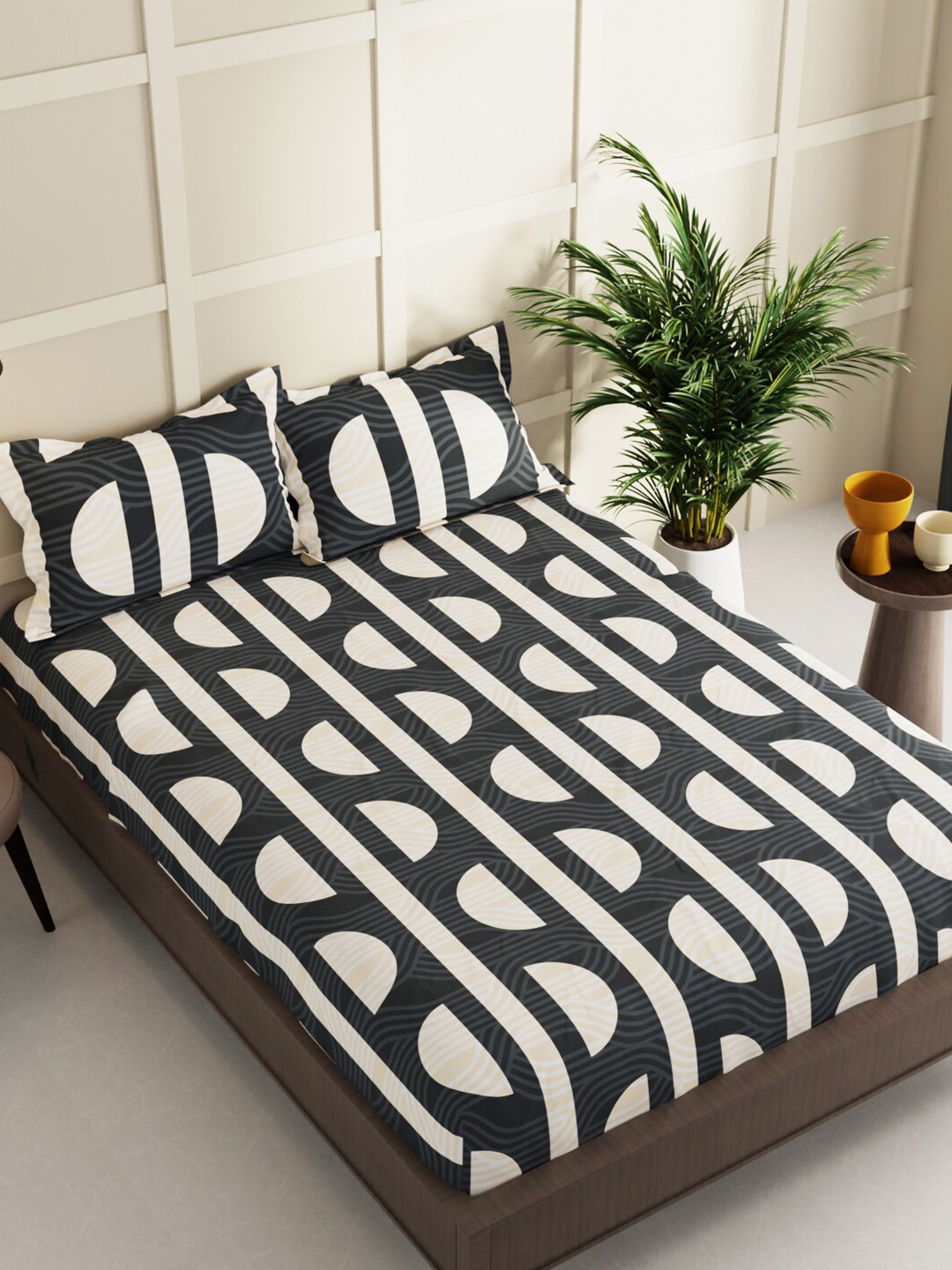 

BIANCA Black & Beige Printed Microfiber 152 TC Double Queen Bedsheet with 2 Pillow Covers