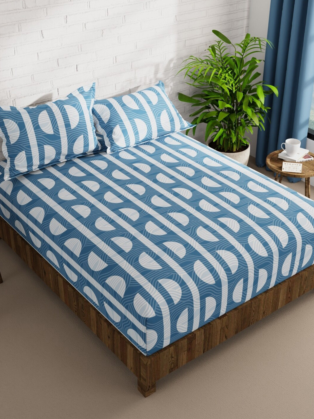 

KOPA LA-VOGUE Teal & White Geometric 152 TC Queen Bedsheet with 2 Pillow Covers