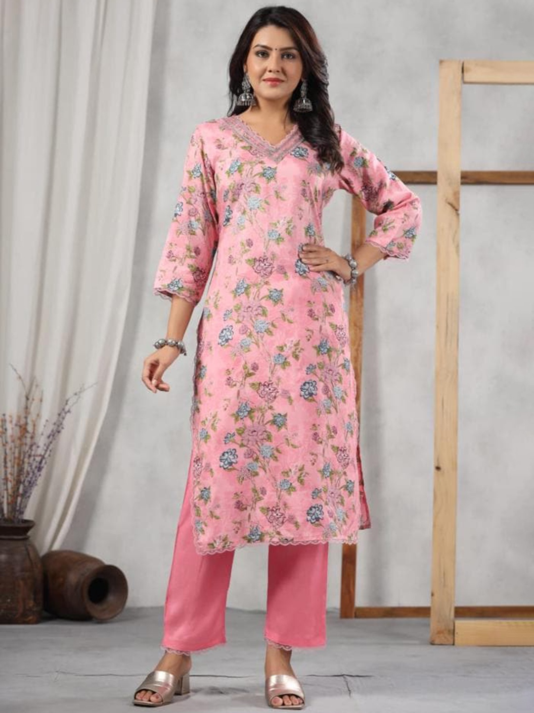 

Advya Floral Printed Thread Work Kurta with Trousers, Pink