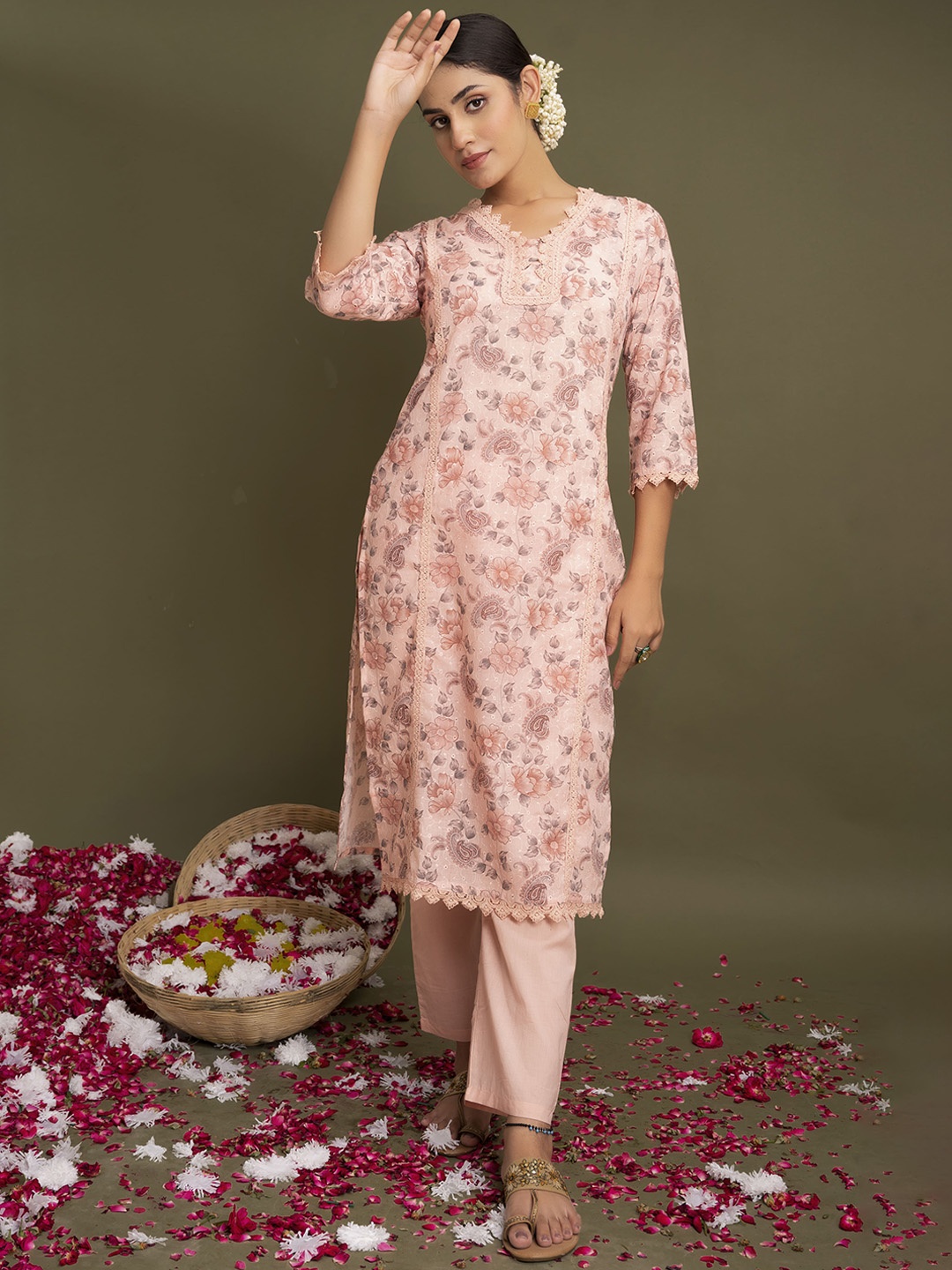 

Advya Floral Printed Pure Cotton Schiffli Kurta with Trousers, Pink