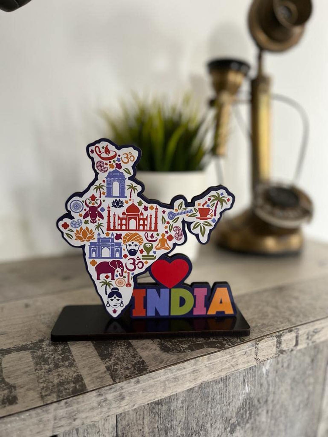 

Kastner Black & White India Map Wood Figurine Showpiece