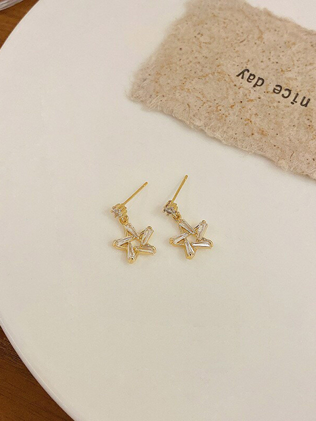 

MYKI Gold-Plated Star Shaped Drop Earrings
