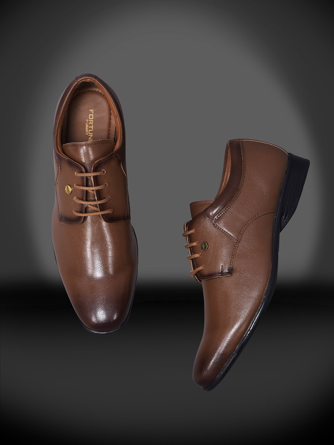 

Liberty Men ROBERT Textured Formal Derbys, Tan
