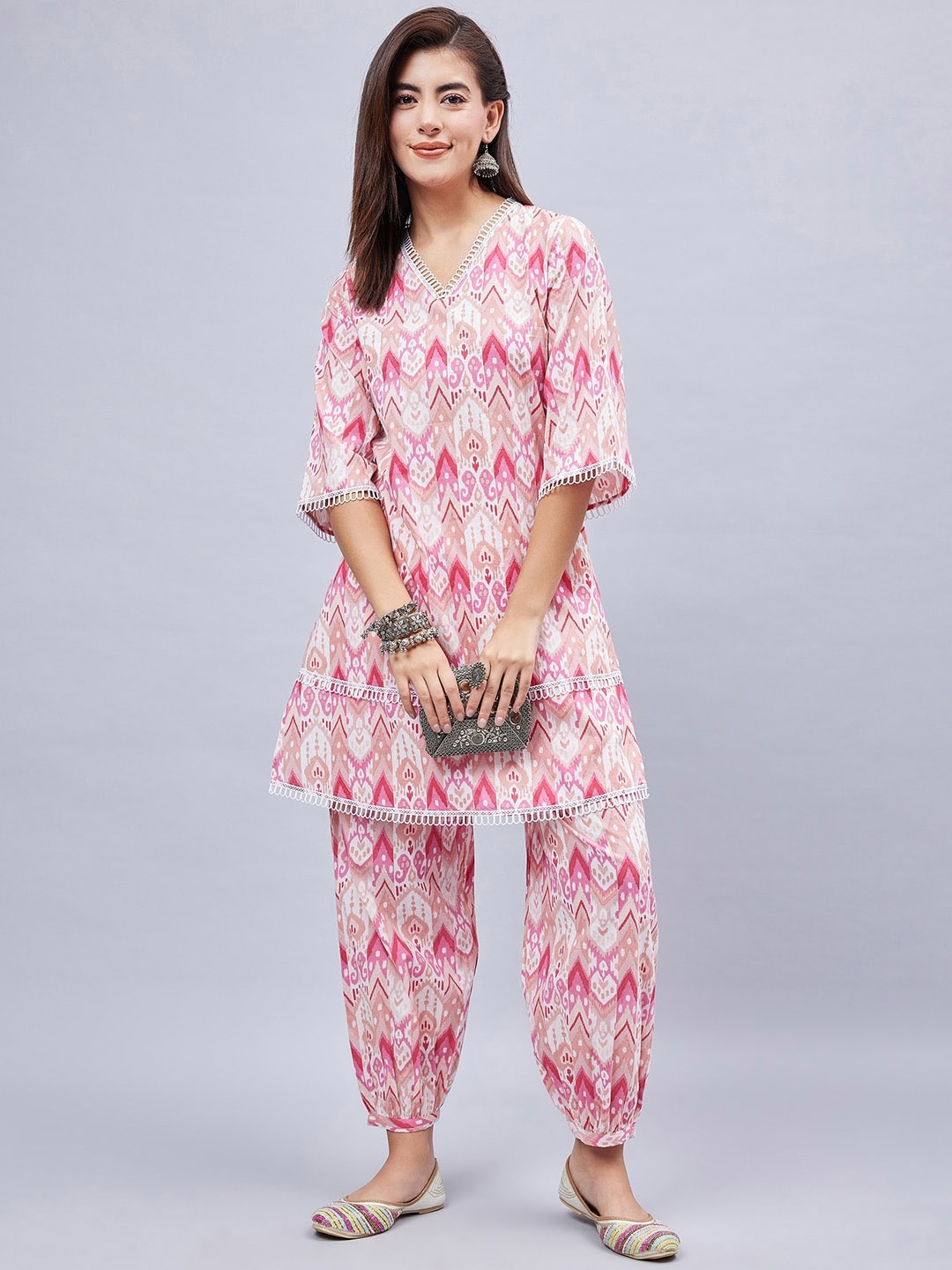 

WineRed Geometric Printed Pure Cotton Straight Kurta & Trousers, Pink