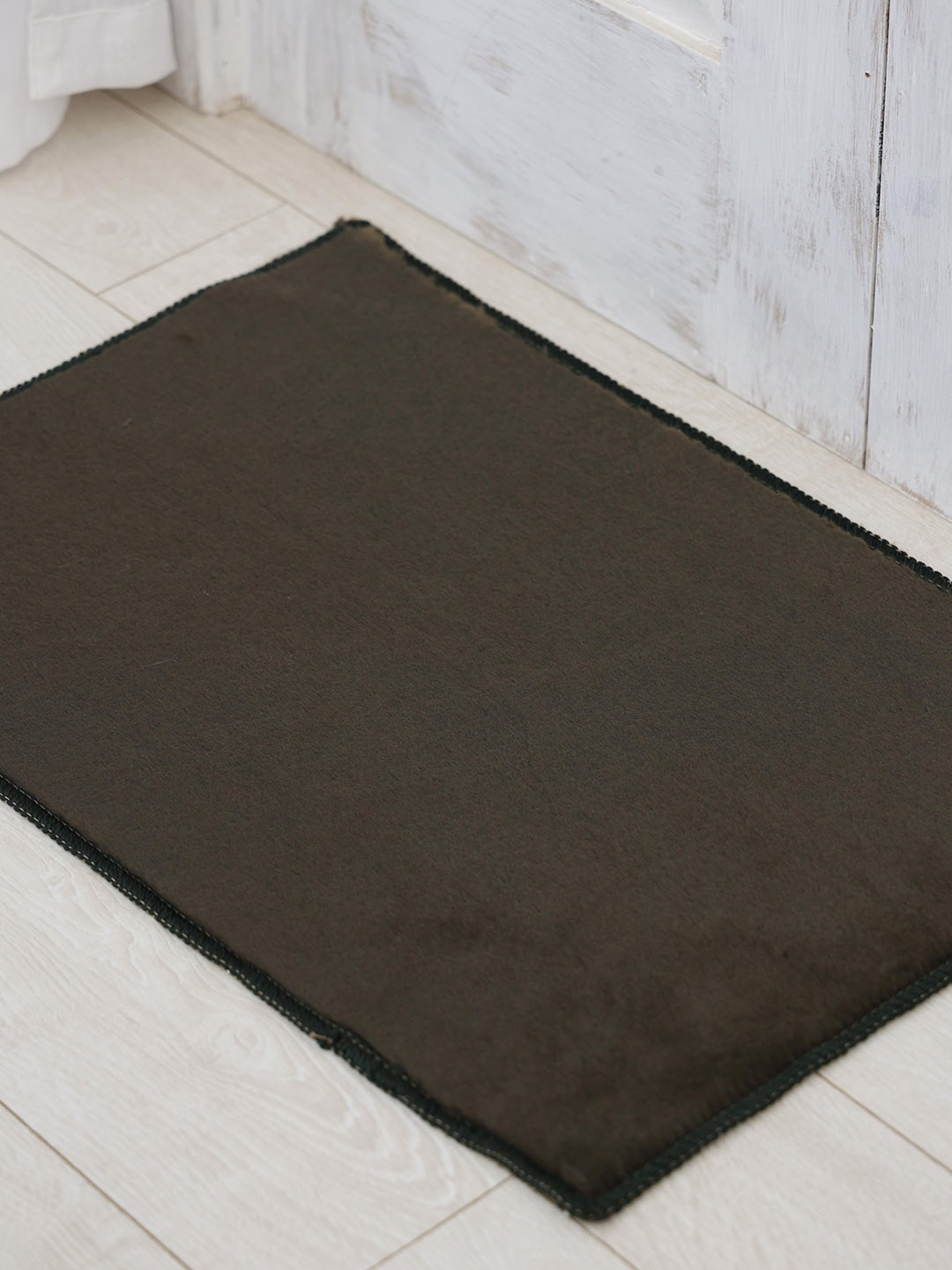 

Ariana Brown Rectangular 1000 GSM Microfiber Anti Skid Bath Rug