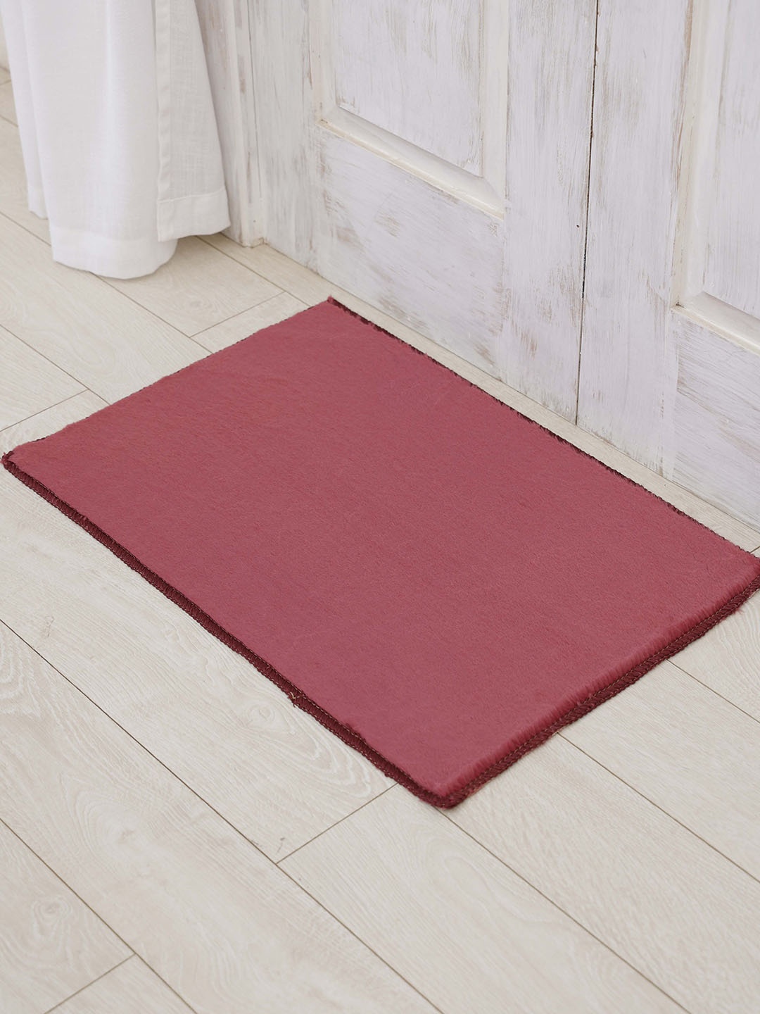 

Ariana Magenta Rectangular Microfiber 1000 GSM Anti Skid Bath Rug