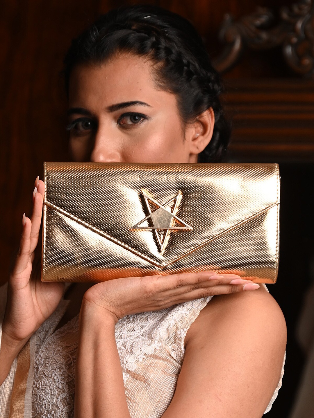 

ODETTE Textured Star Brooch Purse Clutch, Gold