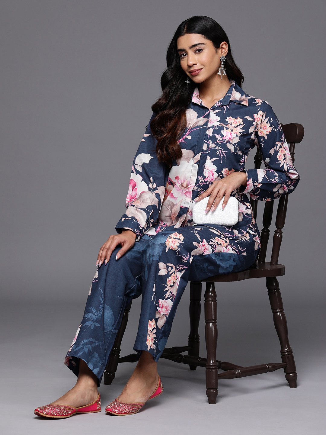 

Varanga Women Floral Printed Shirt Collar Co-Ord Sets, Blue