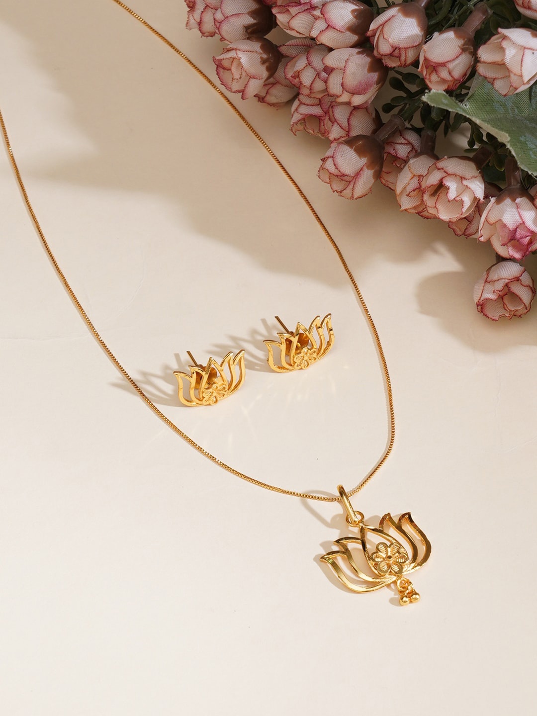 

Ruby Raang Gold plating Lotus Shaped Jewellery Set