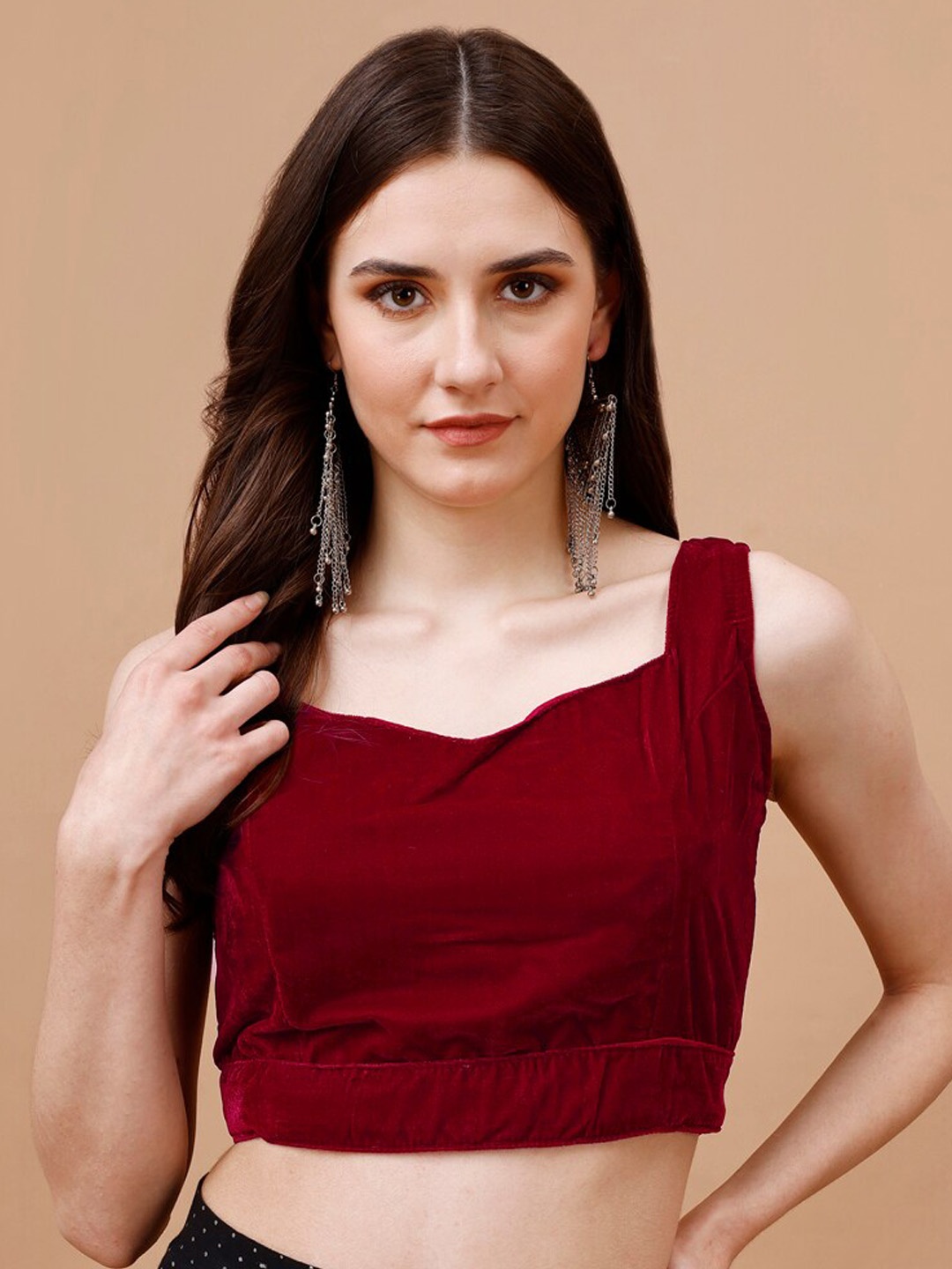 

Tikhi Imli Sweetheart Neck Sleeveless Velvet Saree Blouse, Maroon
