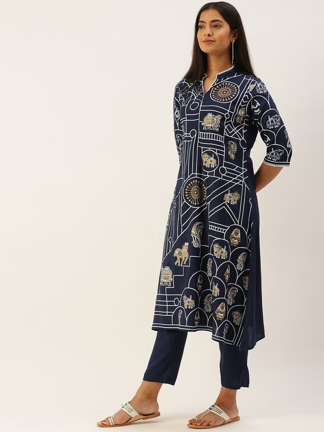 

Instafab Ethnic Motifs Printed Mandarin Collar Straight Kurta with Trousers, Blue