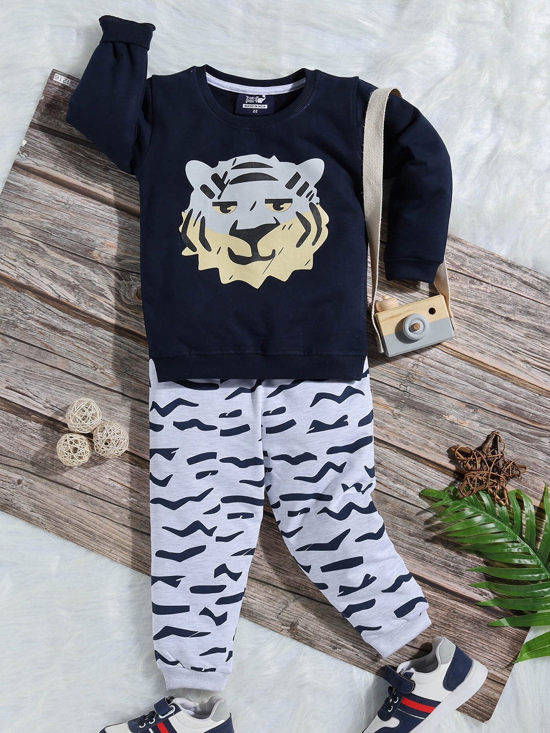

Toonyport Boys Printed Pure Cotton T-shirt With Trousers, Navy blue