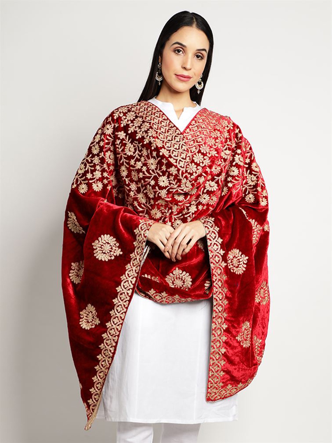 

Moda Chales Ethnic Motifs Embroidered Zari Work Pure Velvet Shawl, Red