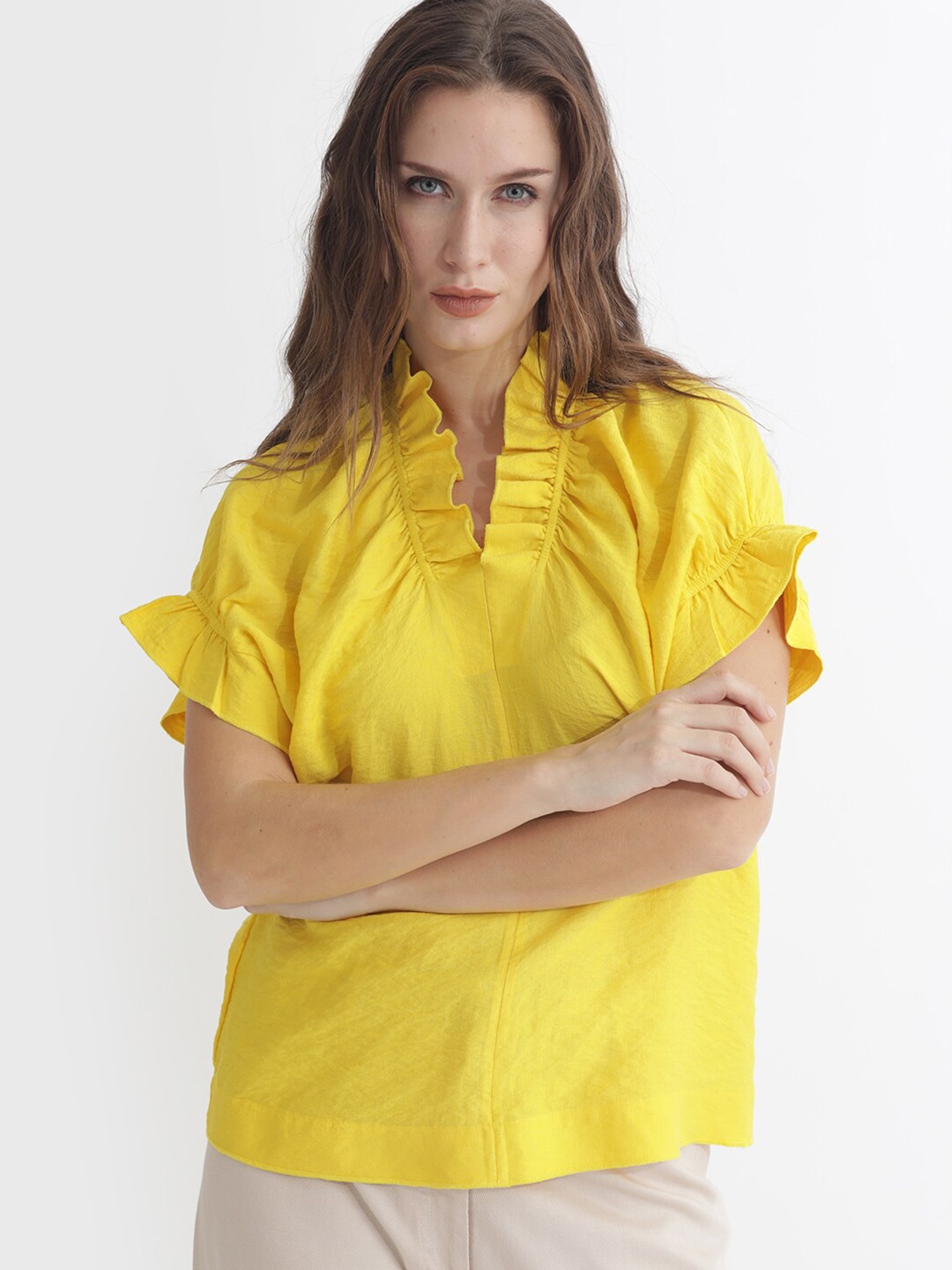 

RAREISM V-Neck Ruffles Top, Yellow
