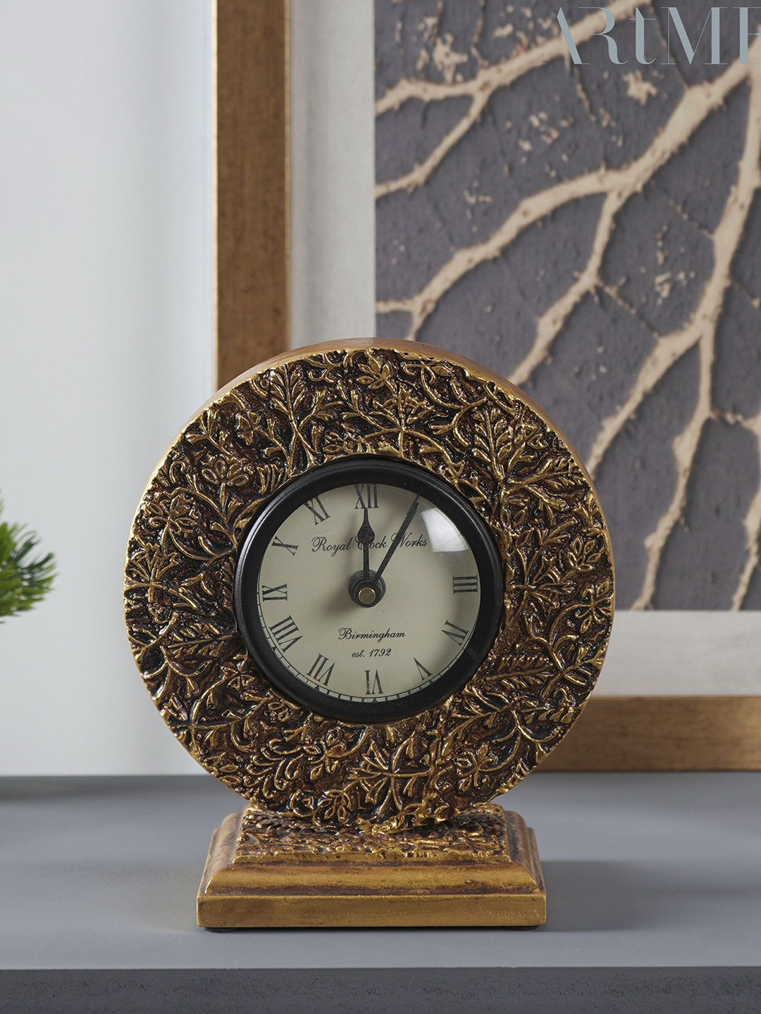 

THE ARTMENT Gold-Toned Printed Round Traditional Table Clock