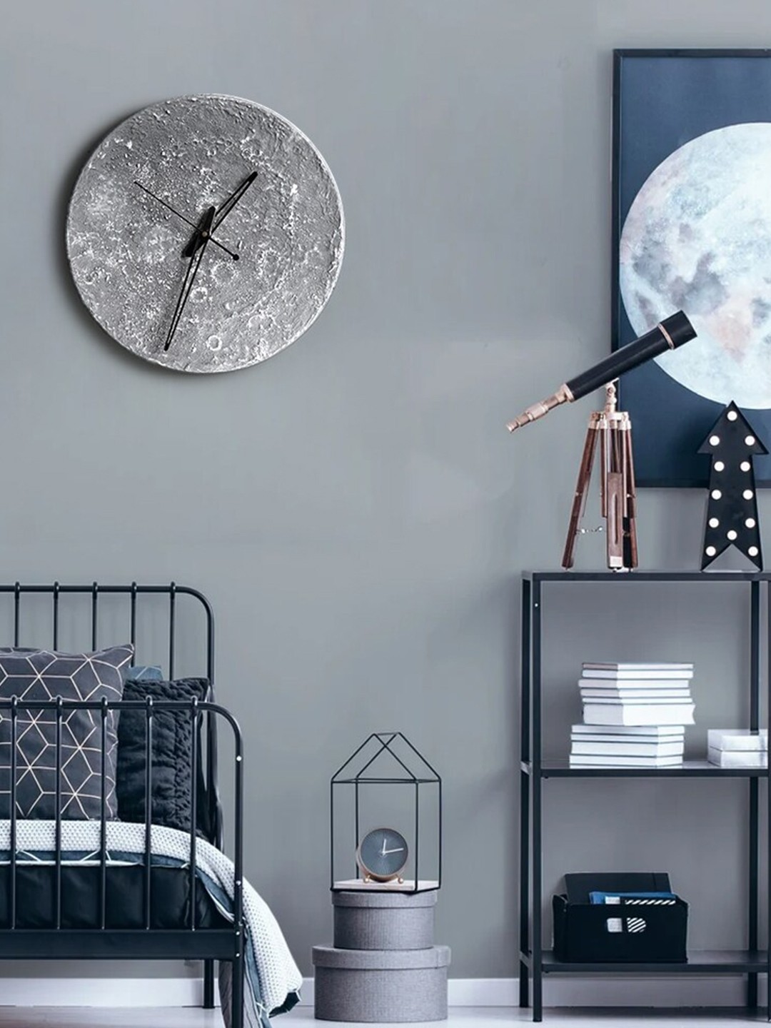 

THE ARTMENT Off White Textured Round Traditional Wall Clock