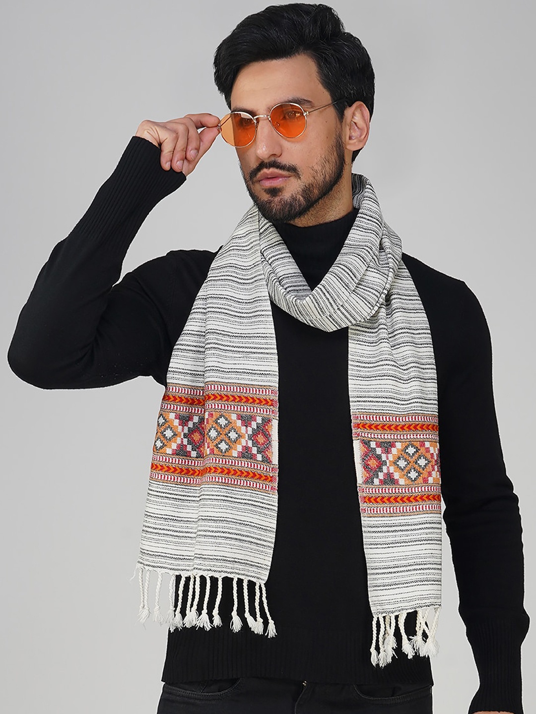 

Vastraa Fusion Self Design Wool Muffler, Off white