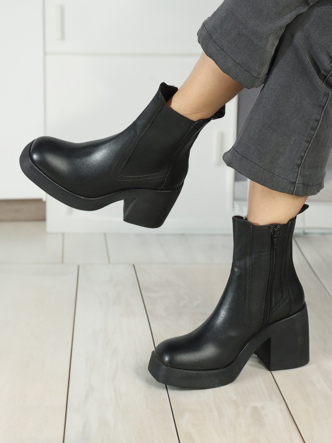 

ELLE Women Platform-Heeled Mid-Top Chelsea Boots, Black