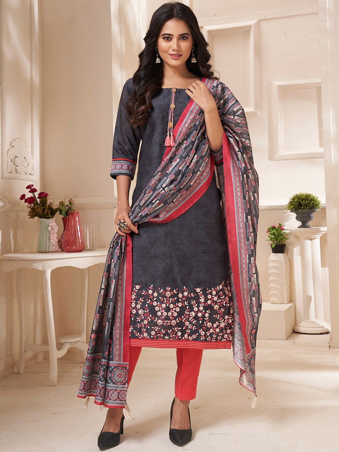 

Kalyan Silks Floral Printed Regular Kurta with Pyjamas & With Dupatta, Black