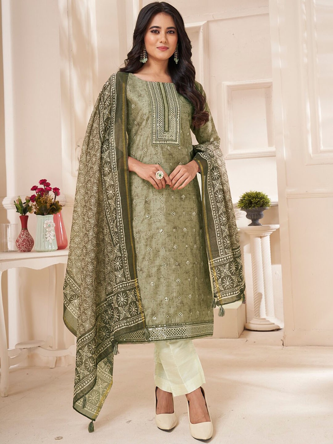 

Kalyan Silks Embroidered Regular Kurta with Pyjamas & With Dupatta, Green
