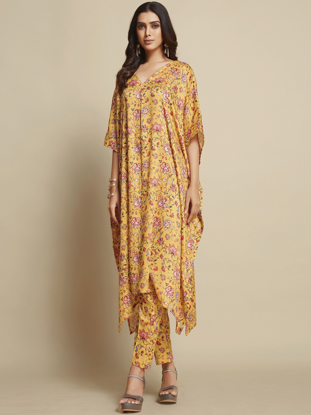 

Sangria Floral Printed Kaftan Kurta With Trousers, Mustard