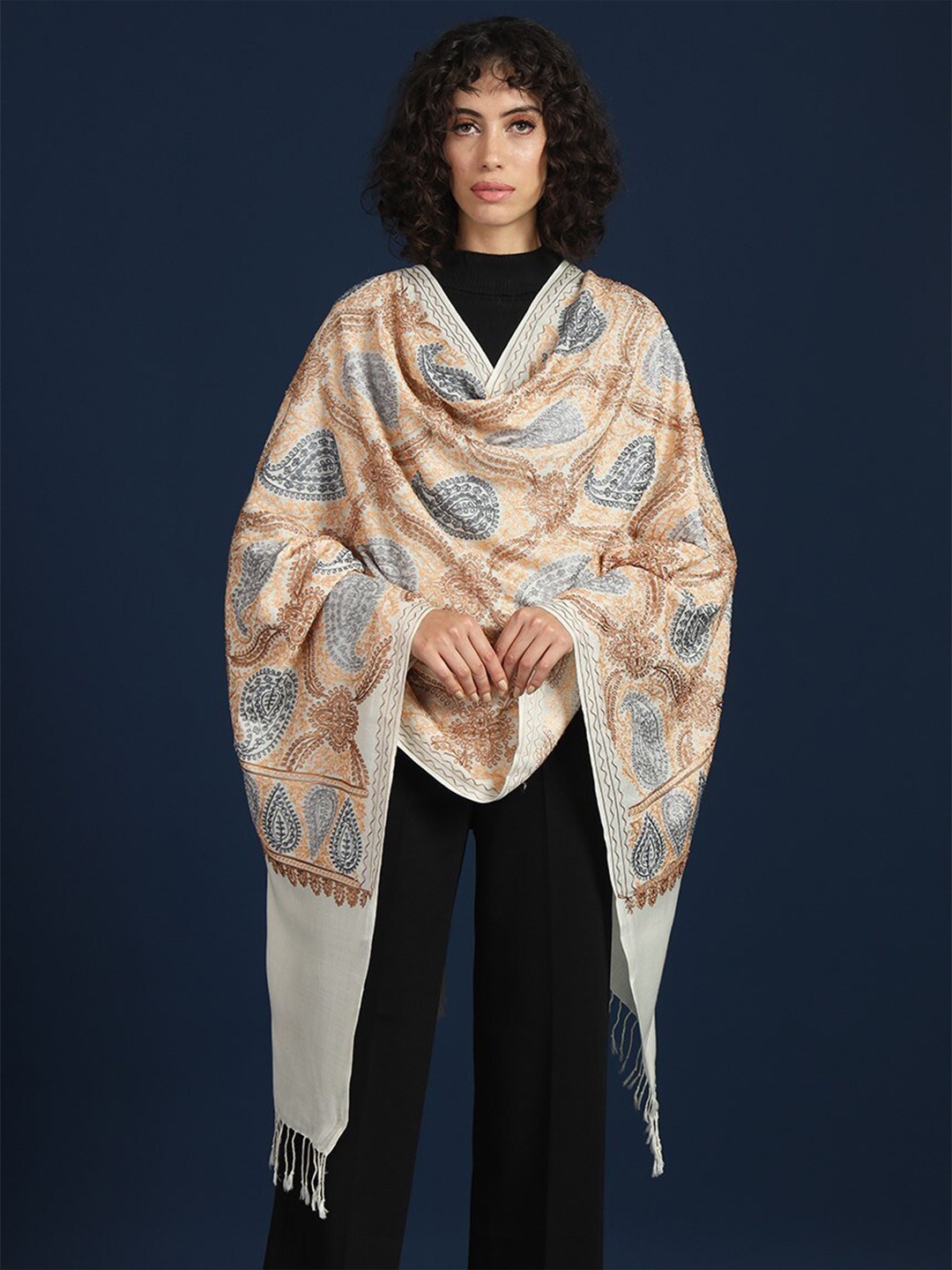 

Zamour Floral Embroidered Woollen Shawl, White