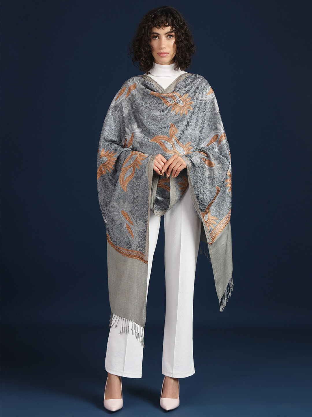 

Zamour Ethnic Motifs Embroidered Woollen Shawl, Grey
