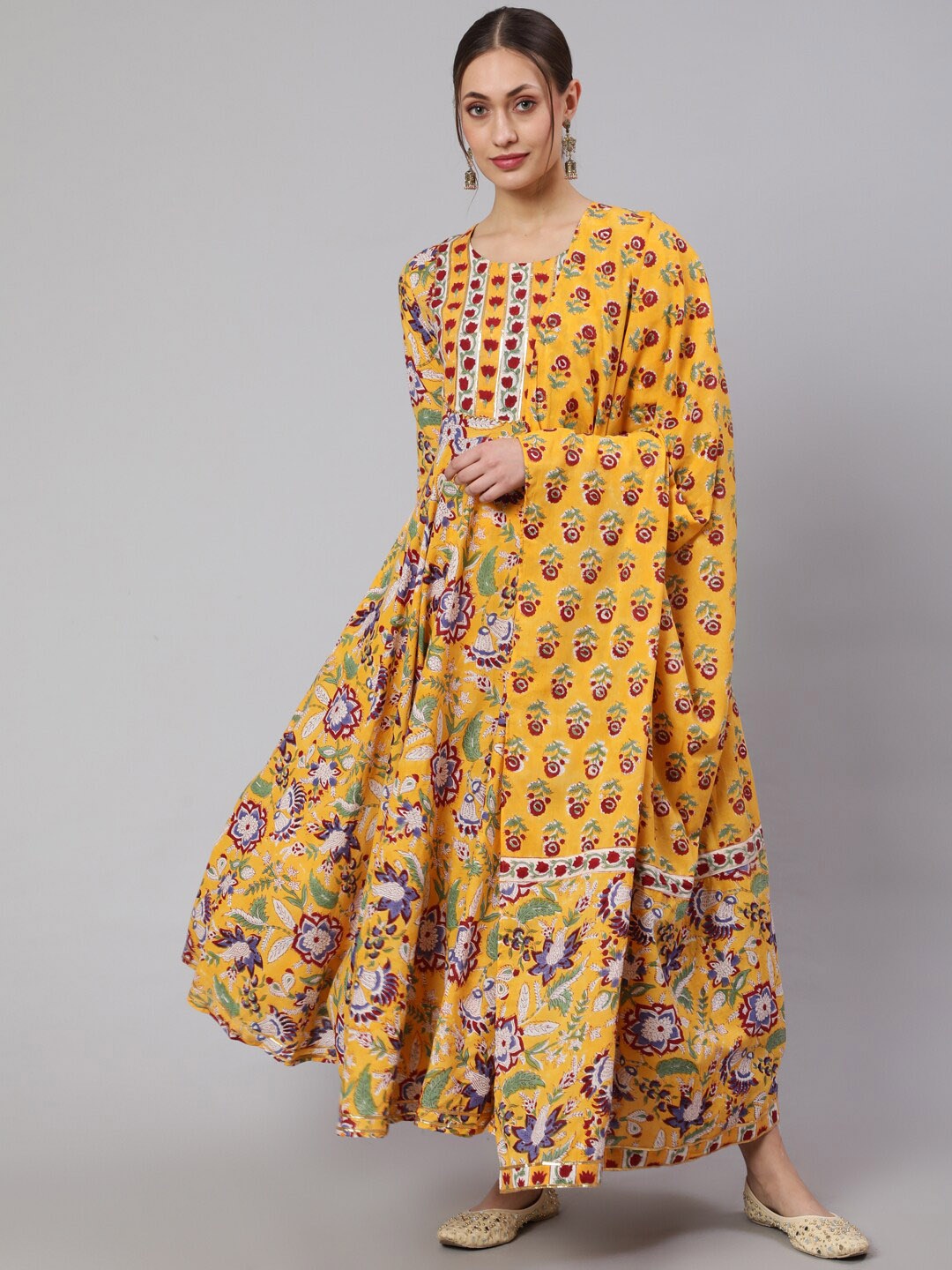 

GLAM ROOTS Floral Printed Anarkali Kurta With Trousers & Dupatta, Yellow