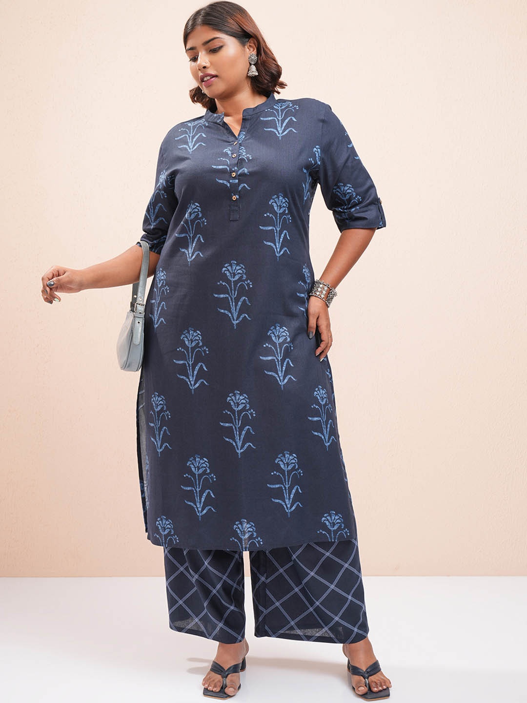 

Vishudh Women Navy Blue/Blue Cotton Straight Kurta With Crop Palazzo