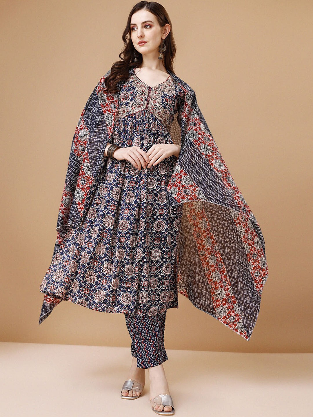 

Berrylicious Ethnic Motifs Printed Empire Thread Work Kurta with Trousers & Dupatta, Navy blue
