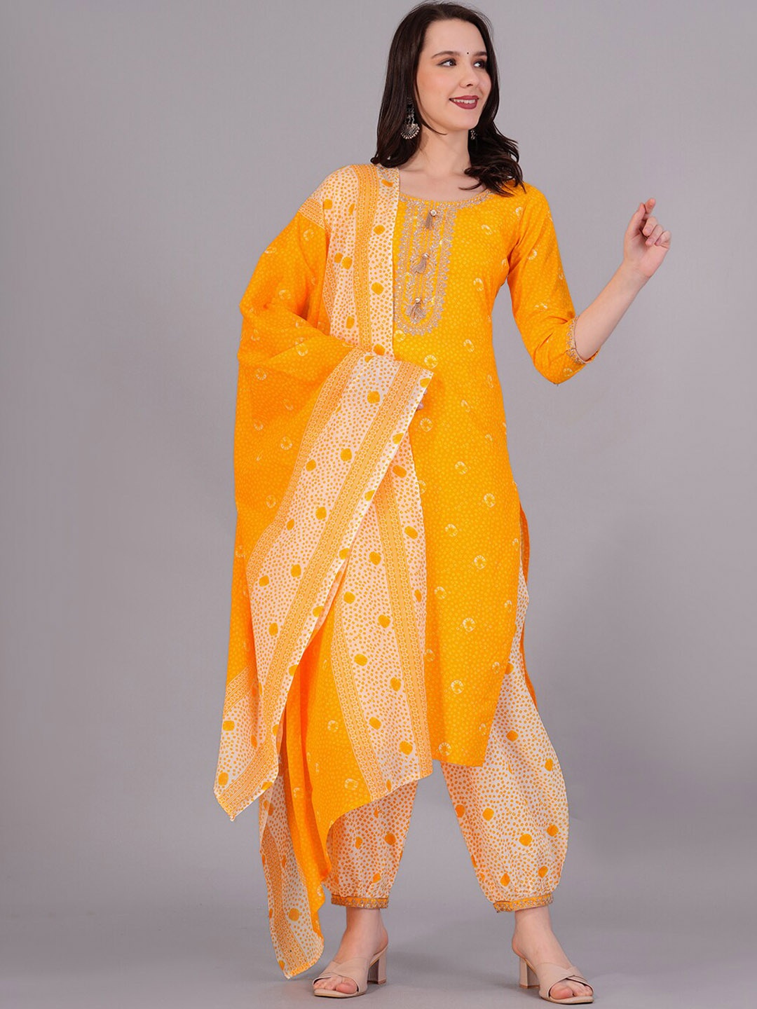 

KALINI Bandhani Printed Regular Kurta With Salwar & Dupatta, Yellow