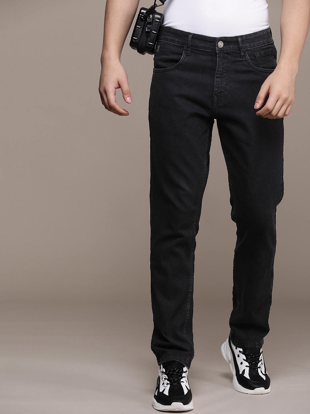 

WROGN Men Relaxed Fit Stretchable Mid-Rise Jeans, Black