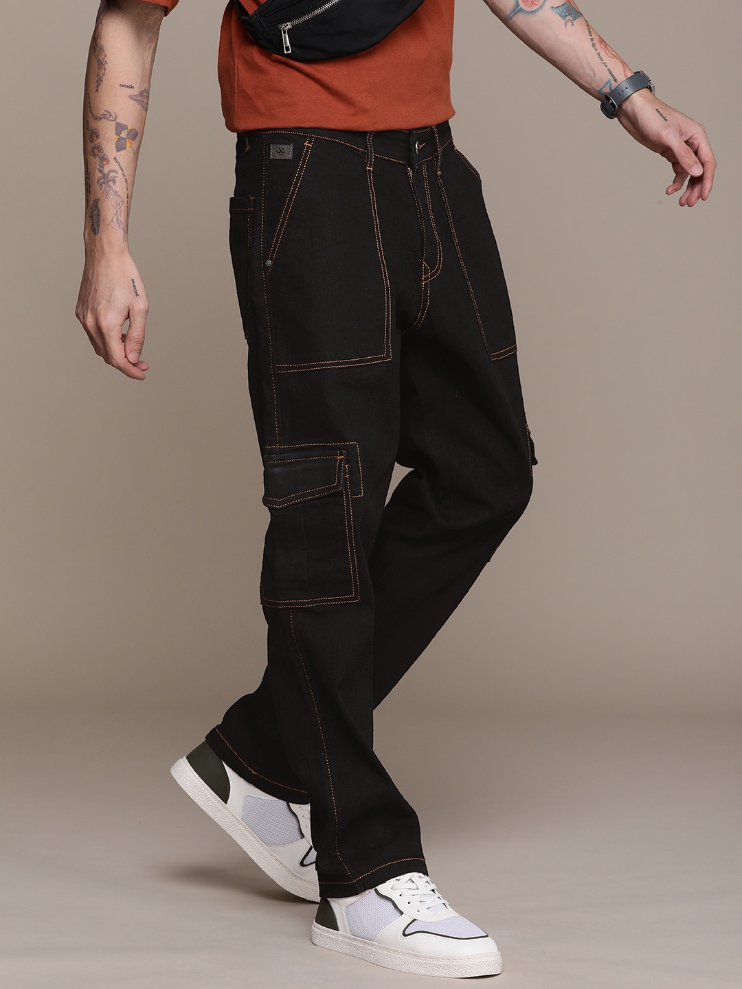 

WROGN Men Stretchable Mid-Rise Cargo Fit Jeans, Black