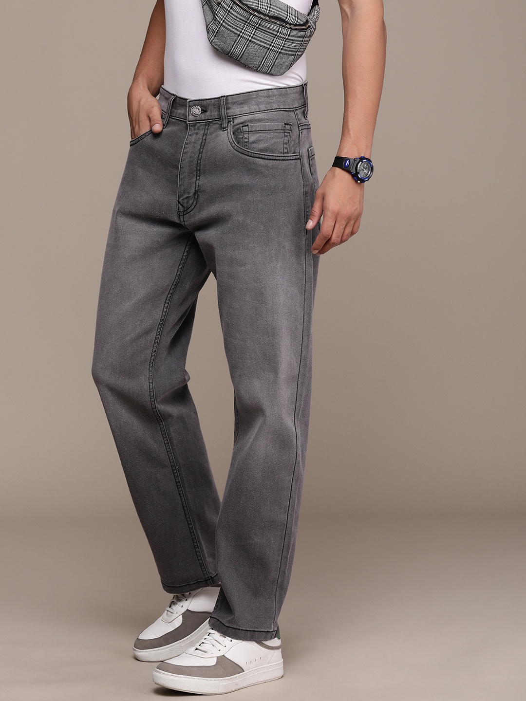 

WROGN Men Heavy Fade Stretchable Jeans, Grey