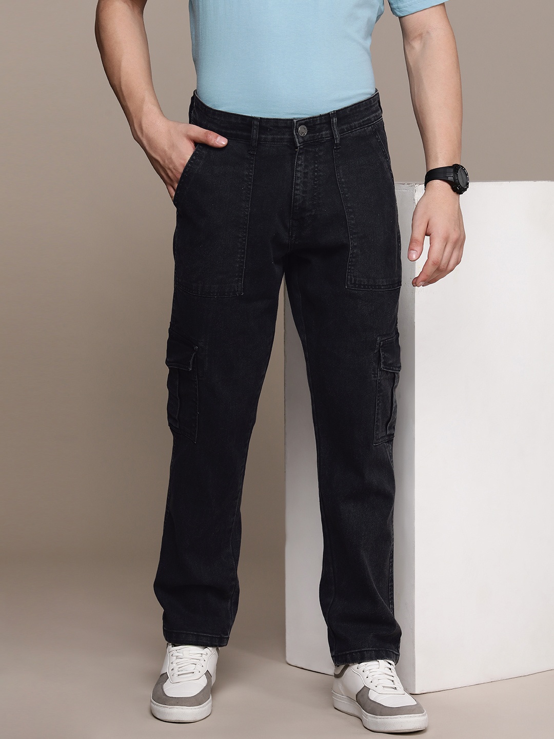 

WROGN Men Cargo Fit Light Fade Stretchable Jeans, Grey