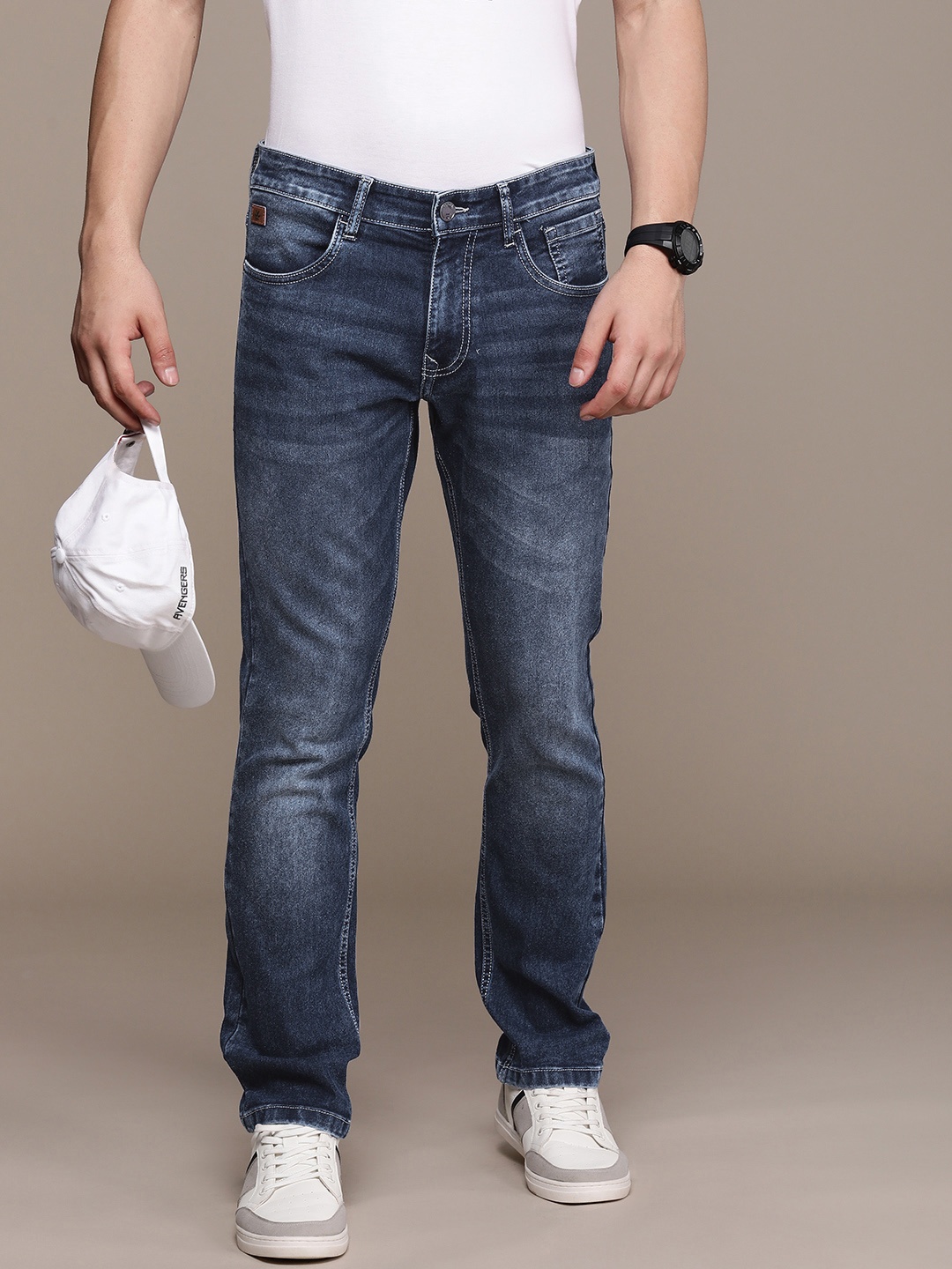 

WROGN Men Light Fade Stretchable Jeans, Blue