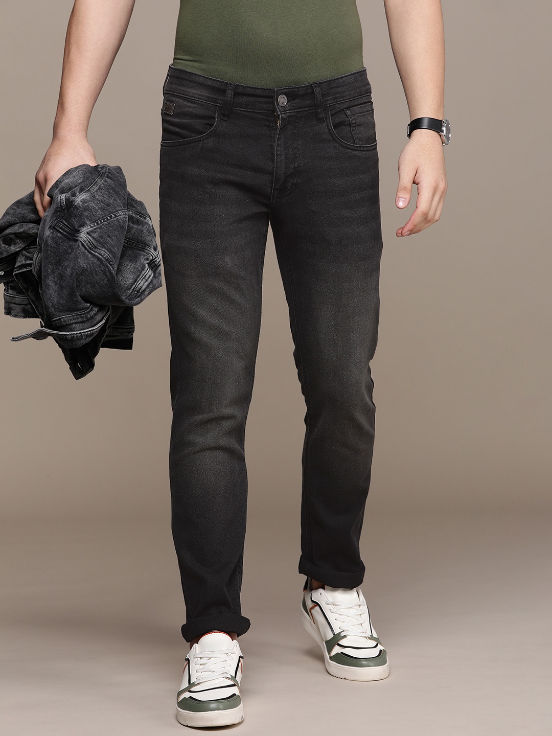 

WROGN Men Slim Fit Light Fade Stretchable Jeans, Black