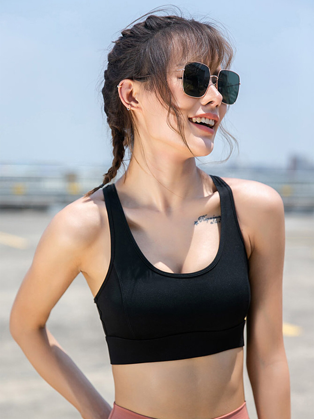 

LULU & SKY Medium Coverage Underwired Lightly Padded High-Support Running Workout Bra, Black