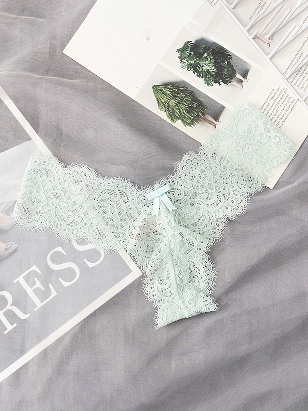 

LULU & SKY Self-Design Low-Rise Seamless Lace Thong Briefs, Green