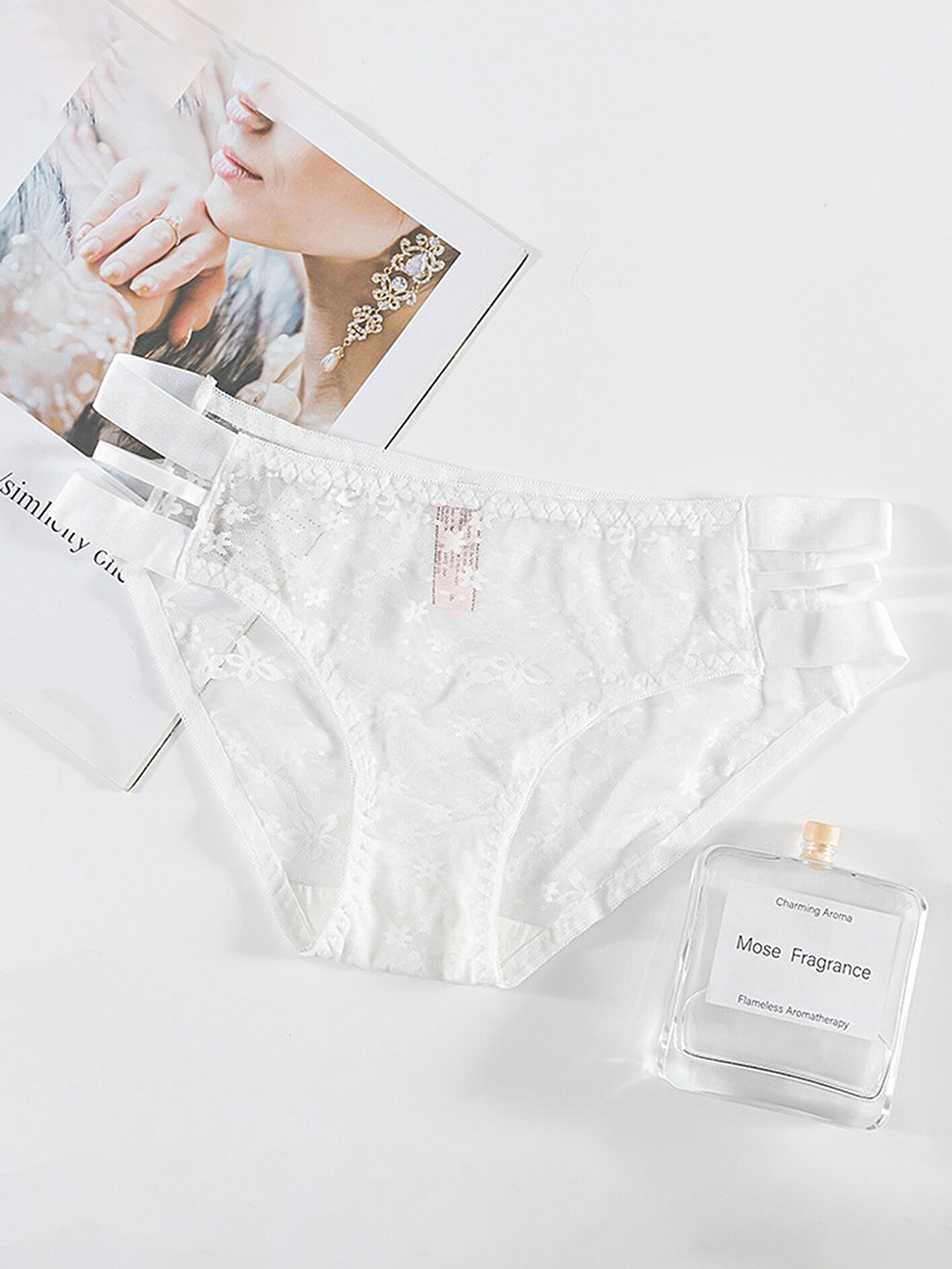 

LULU & SKY Laced Bikini Briefs Q8241-WHITE