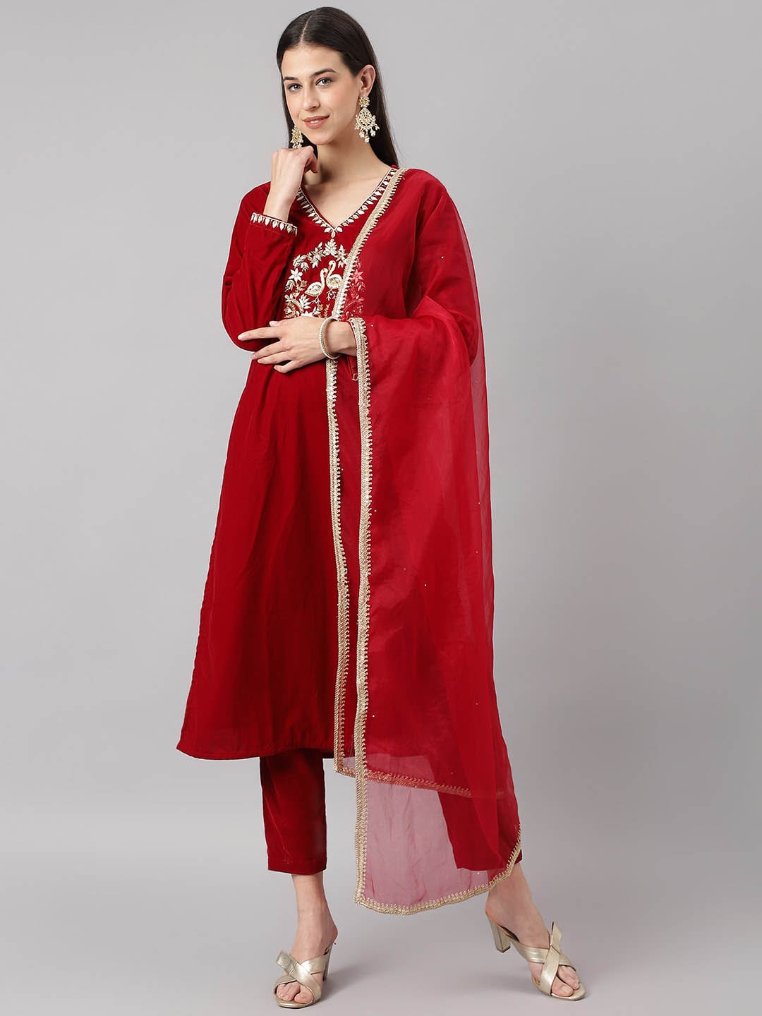 

KALINI zardosi Yoke Design Regular Velvet Kurta With Trousers & Dupatta, Maroon