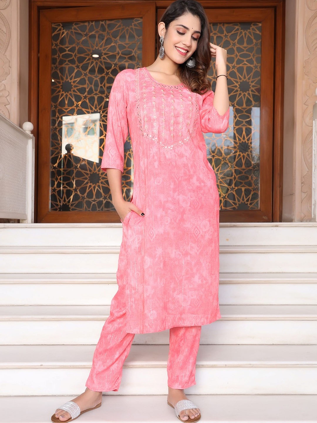 

AARYAHI Abstract Printed Kurta & Trousers With Dupatta, Pink