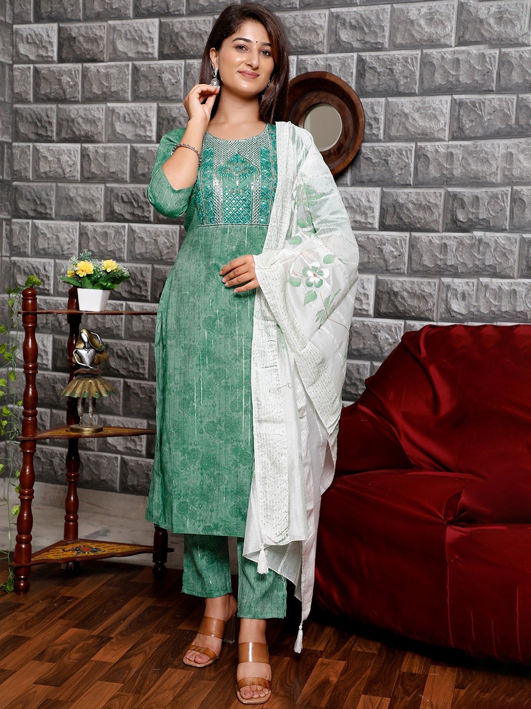 

AARYAHI Ethnic motifs Printed Pure Cotton Kurta & Trousers With Dupatta, Green